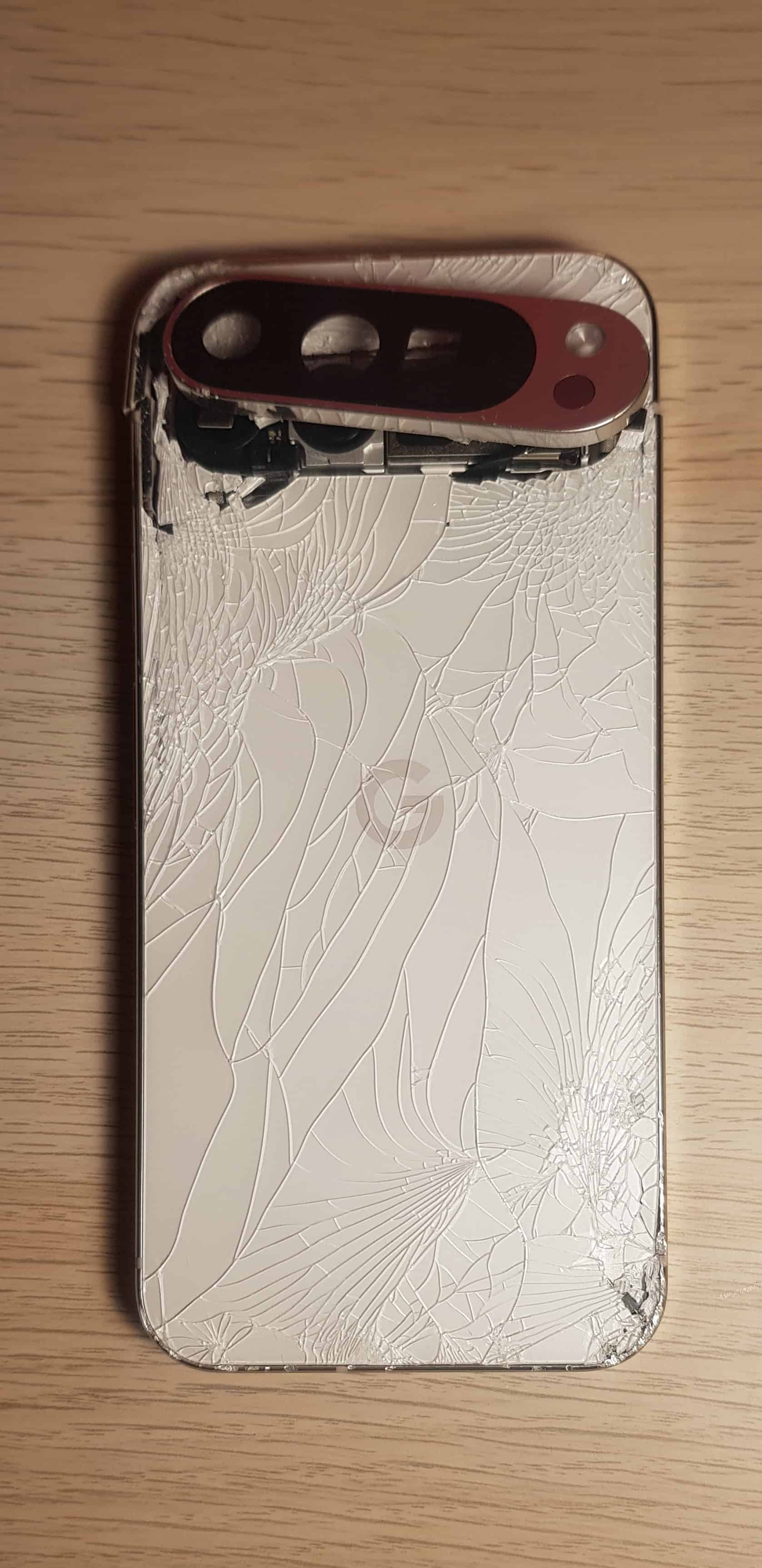 Ich liess mein Google Pixel 9 XL Pro vom Balkon im 6. Stock auf die Strasse fallen
